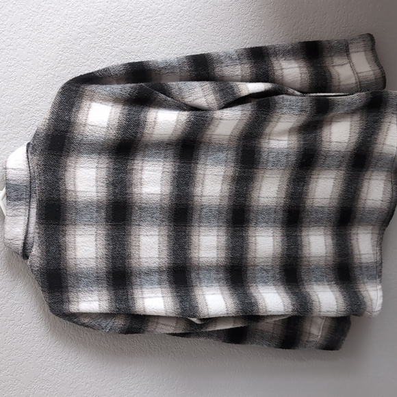 Free Country Black Tan White Plaid Shacket - Picture 4 of 7